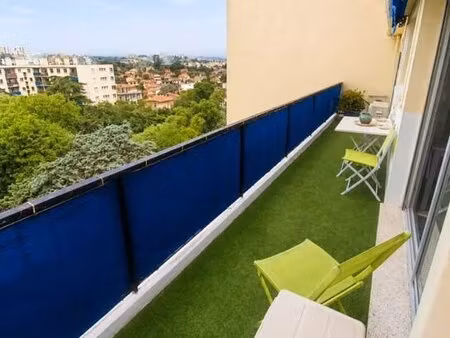 deux pièces avec balcon et parking