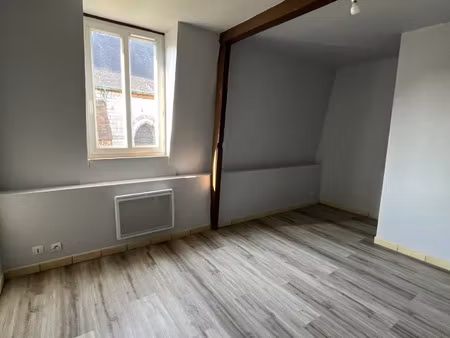 location appartement 2 pièces 41 m² à avesnes-le-comte (62810)