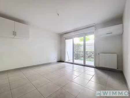 bassens: appartement t2 avec terrasse en rez-de-chaussée