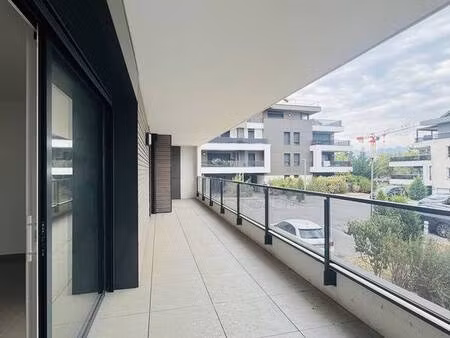 superbe t3 récent avec balcon de 25 m²  garage et cave à vétraz