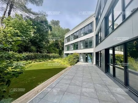 location bureaux 229 m² à 2 083 m²