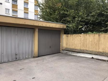 garage simple à louer en centre-ville