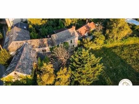 propriété avec piscine et jardin crespin (12)