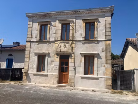 moustey / bourg : jolie maison t3 rénovée