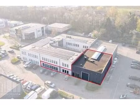 pme – unité avec 250 m² d’entrepôt et 60 m² de bureaux am...