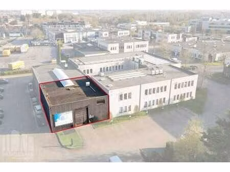 pme – unité avec 250 m² d’entrepôt et 60 m² de bureaux am...