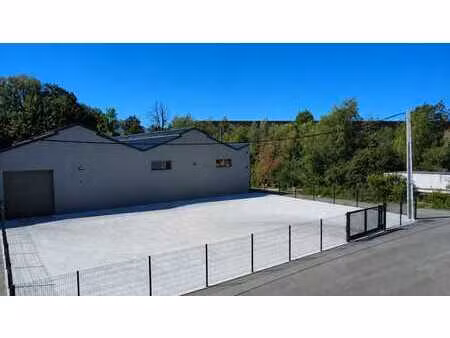 entrepôt de standing entièrement rénové + bureaux