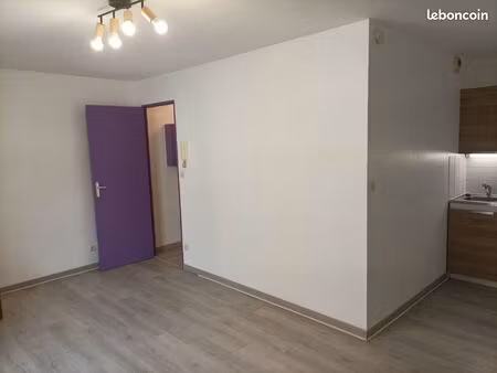 loue studio 26 m2 proximite citadelle+ parking sous sol 490 euros cc
