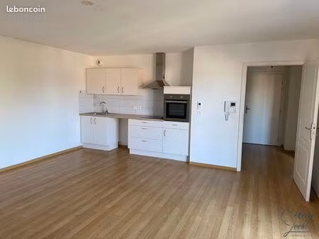 appartement 2 pièces 64 m²