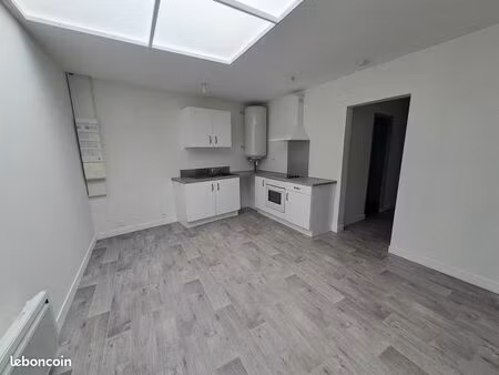 location t3 centre vallet 61m²  loyer 675 hc