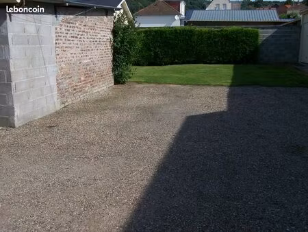 eu loue 1 emplacement parking dans cour fermée