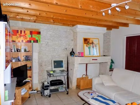 jolie maison de village 2 chambres à 9 kms de cognac