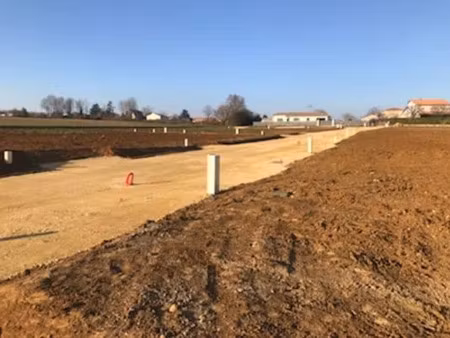 vente terrain 666 m² à bignoux (86800)  64 600 €