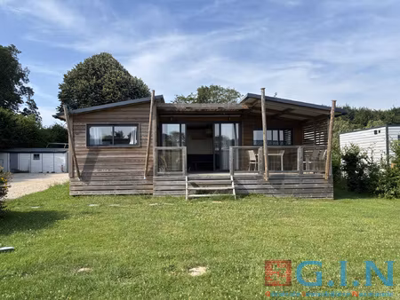 dans un parc résidentiel chalet bois 40m2 terrasse de 15m2 a