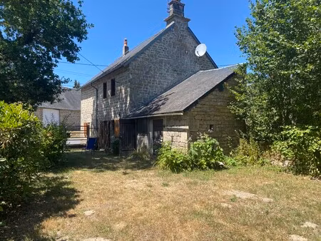 maison en pierre avec appentis et jardin. secteur vassivière-