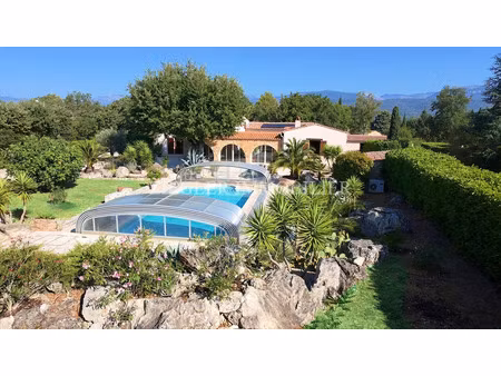 saint cezaire – proche village – propriete d’inspiration hispanique avec piscine