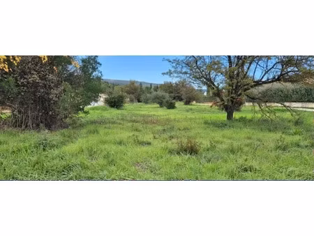 vente terrain 3158 m² à garéoult (83136)  179 900 €