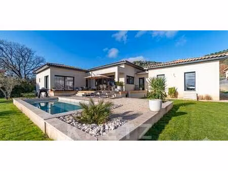maison avec piscine et jardin chusclan (30)