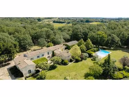 propriété avec piscine et jardin cucuron (84)