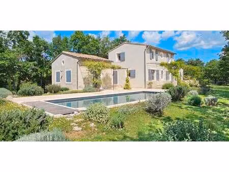 propriété avec piscine et jardin caseneuve (84)