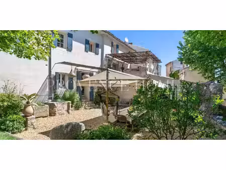 maison avec piscine et jardin joucas (84)