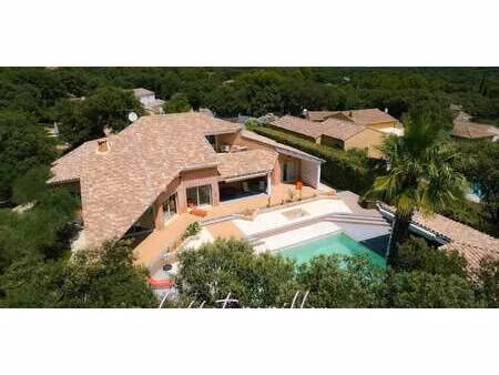 villa avec piscine et jardin boisseron (34)