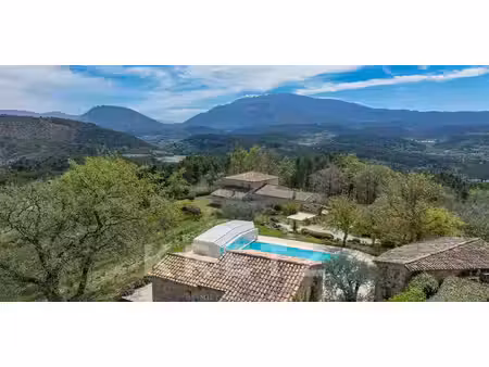maison avec piscine et jardin entrechaux (84)