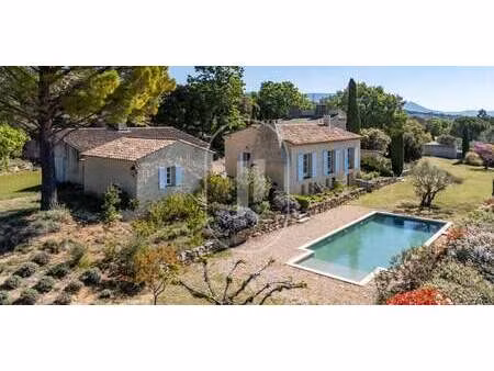 maison avec piscine et terrasse saint-saturnin-lès-apt (84)