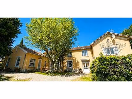 maison avec piscine et jardin violès (84)