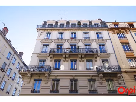 location meublée appartement 2 pièces 47.86 m² à lyon 7ème (69007)  830 €
