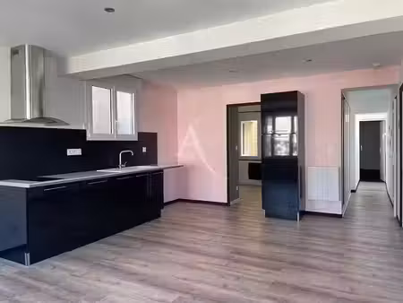 location appartement 3 pièces 72 m² à saintes (17100)  695 €