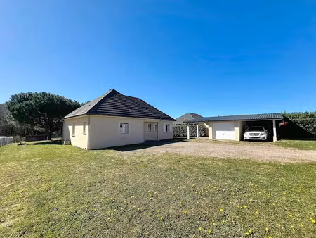 location maison 4 pièces 96 m² à aubazines (19190)  950 €