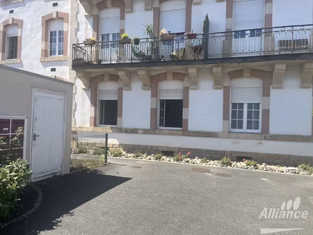 appartement de 89 m2 au rez de chaussée avec garage.