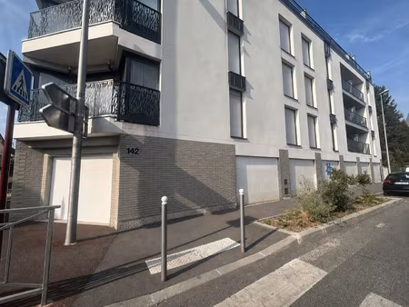 murs libres avec extraction et façade de 27m!
