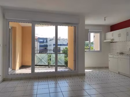 location appartement 2 pièces 43 m² à lyon 8ème (69008)  900 €