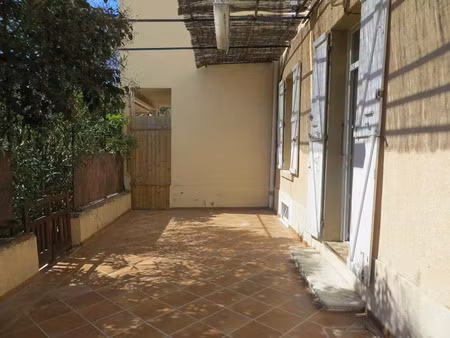 location appartement 2 pièces 50 m² à toulon (83000)  860 €