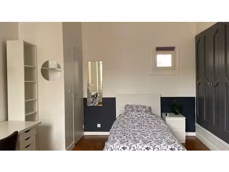 location meublée appartement 1 pièce 20 m² à versailles (78000)  850 €