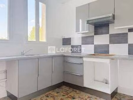 location maison à orival (76500) : à louer / 80m² orival