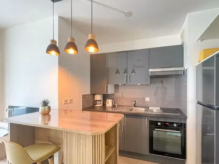 location meublée appartement 2 pièces 40 m² à courbevoie (92400)  1 550 €