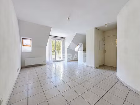 appartement f2 avec balcon  piscine et double stationnement - étampes  quartier saint-pier