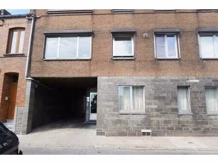 bon appartement 2 ch. balcon cave et garage