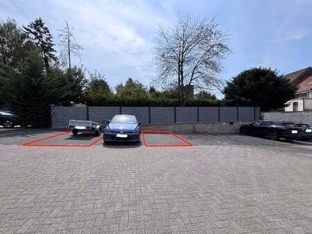 2 parkings extérieurs