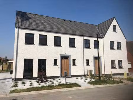 laatste 2 afgewerkte nieuwbouwwoningen – vrij bij akte