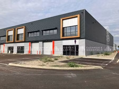 local d'activités à louer