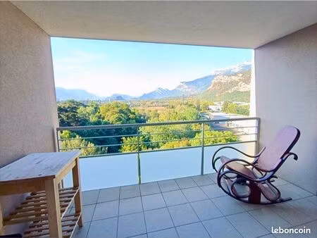 lumineux 2p avec terrasse jolie vue