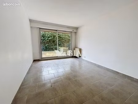 studio 1 pièce 28 m²