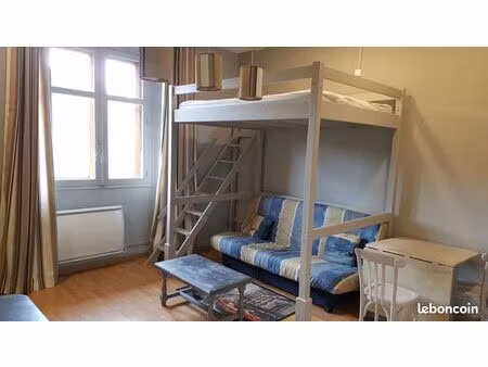 location studio meublé