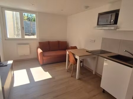 studio de 21m²  rénové  proche place viète