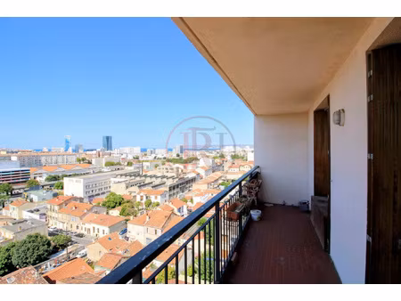 appartement t4 traversant avec balcon et vue dégagée