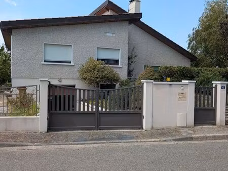 genas (69) – location maison individuelle meublée de 137 92 m² – 4 chambres  bureau  jardi